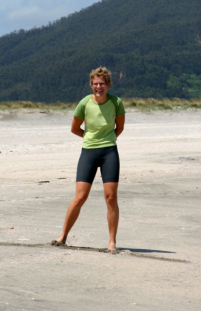 Radlerin am Strand