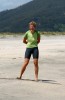 Radlerin am Strand